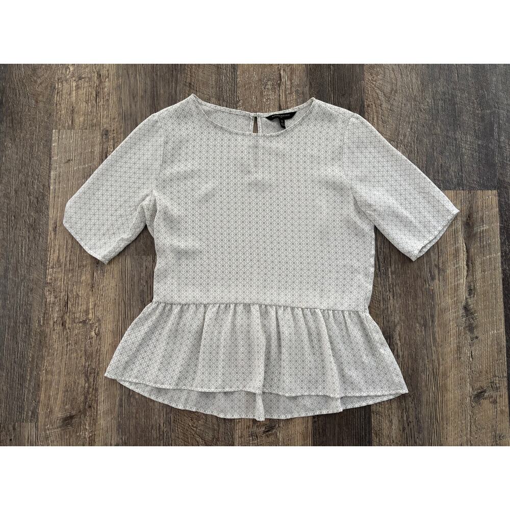 Banana‎ Republic Womens XS Grey White Geometric Peplum Short Sleeve Blouse Top